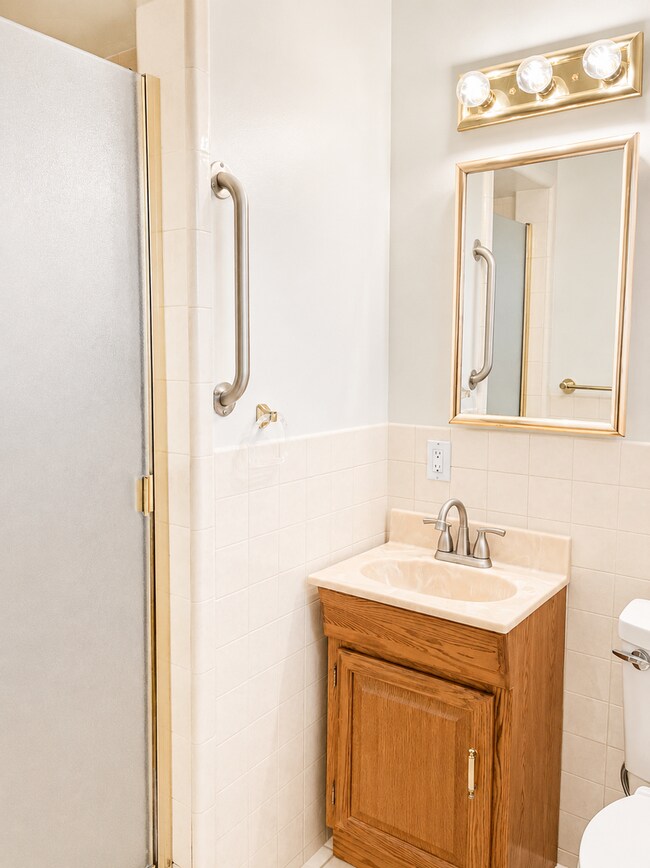 Building Photo - Lovely 3 bedroom 2 bathroom home in San Jose. Available for rent Now!