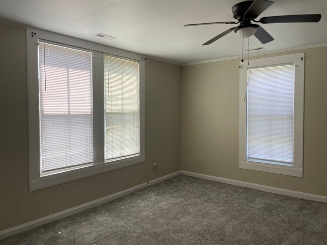 Building Photo - 4 BED 2 BATH TWO STORY HOME IN TROY!