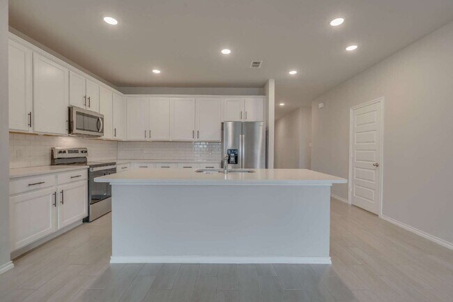 Building Photo - Charming 4-Bedroom Home in Eagle Mountain-...