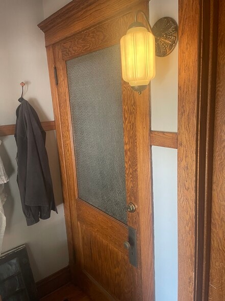 Building Photo - 1046 S Scoville Ave