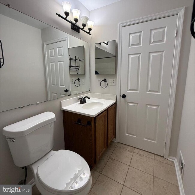 Building Photo - 8442 Springfield Oaks Dr