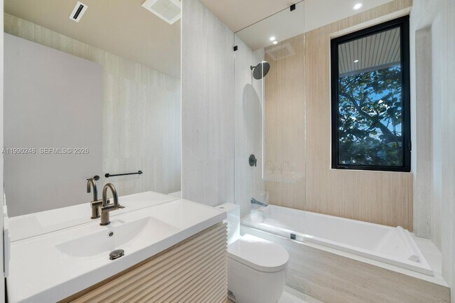 Building Photo - 641 Flamingo Dr