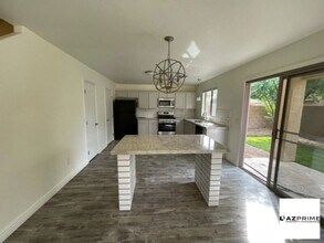 Building Photo - Beautiful home for you