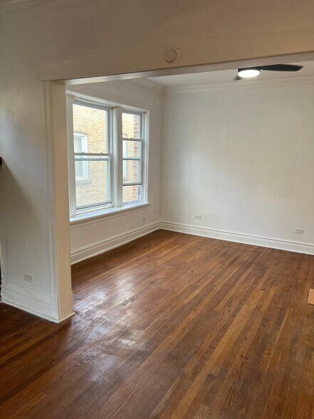 Building Photo - 4536 W Wrightwood Ave