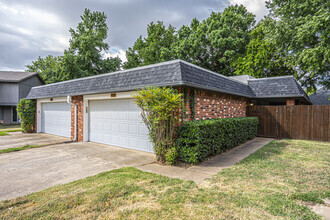 Building Photo - 3828 Lynnbrook Cir