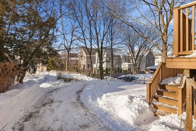 Building Photo - 514 Middle Street