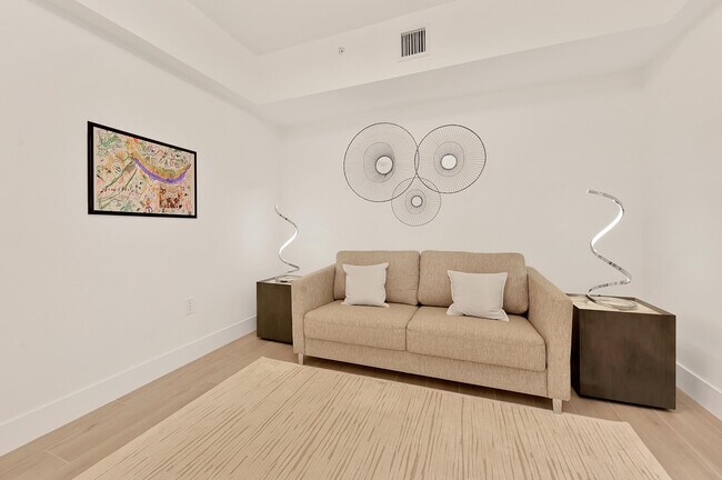 Building Photo - 111 SE 1st Ave