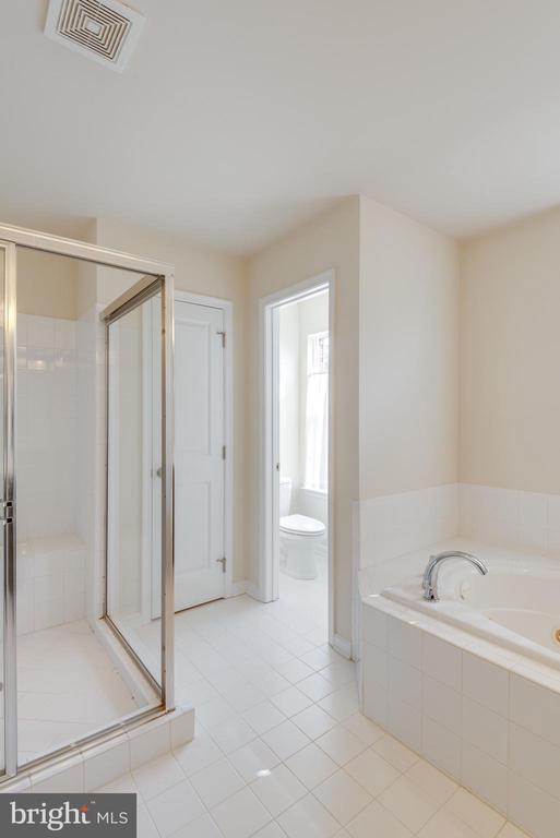 Building Photo - 10424 Goldenrod Dr