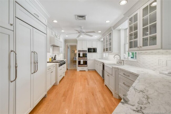 Building Photo - 485 S Beach Rd