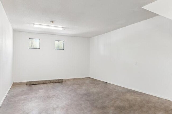 Building Photo - 6610 N 93rd Ave