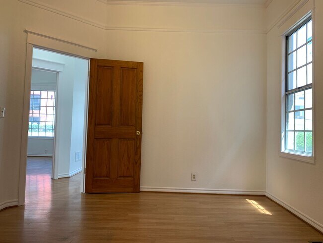 Building Photo - Charming Vintage Two-Bedroom Bungalow with Dining Room & Office