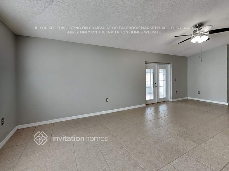 Building Photo - 1622 Hudderfield Cir W