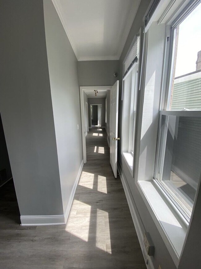 Building Photo - 6 Bed/2.5 Bath Mins. From UC $700/pp ($4,200/mo)!