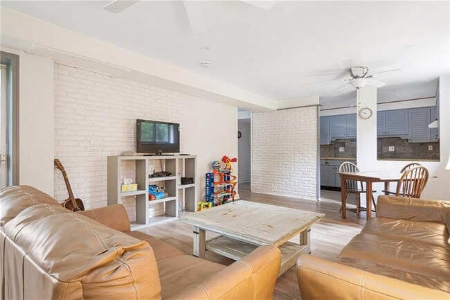 Building Photo - 401 Bellevue Ave
