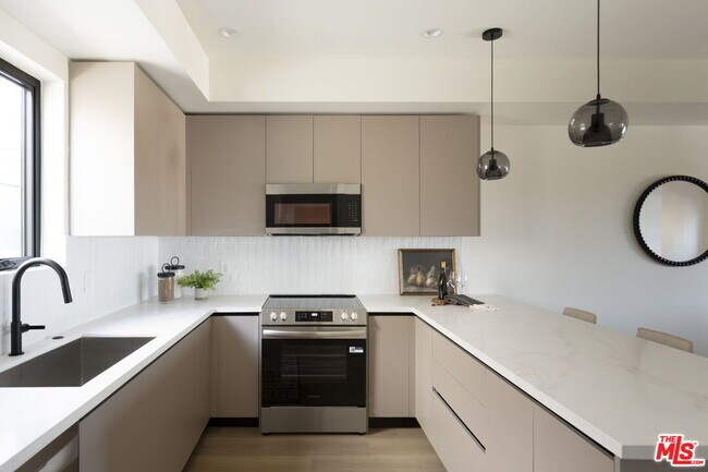 Building Photo - 3849 Don Tomaso Dr