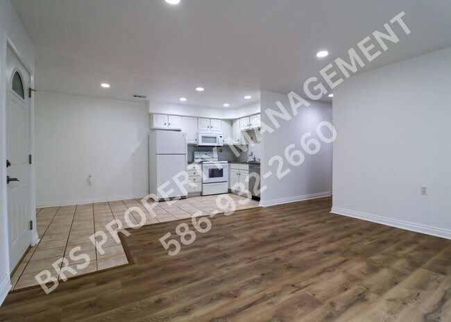 Building Photo - Beautifully Remodeled 2-Bedroom Condo in Fraser, MI