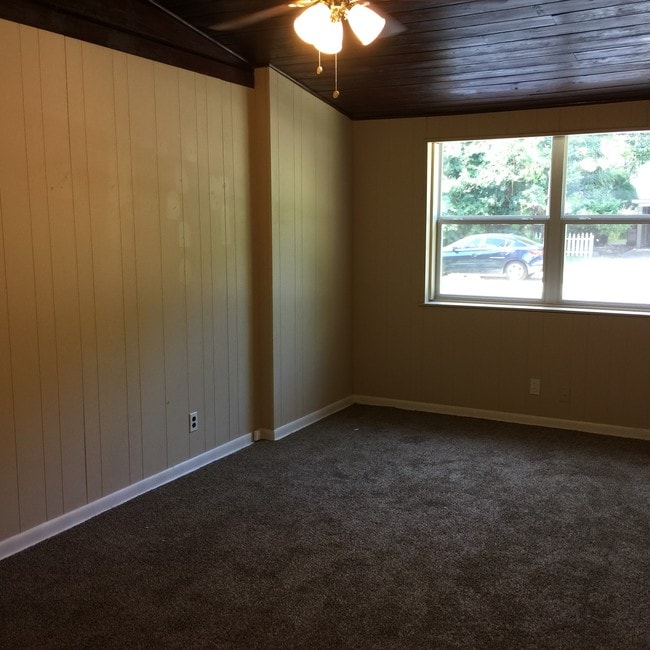 Building Photo - 5160 Columbus Ave