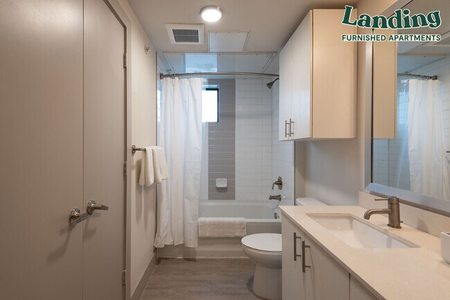 Building Photo - 1630 E 6th St