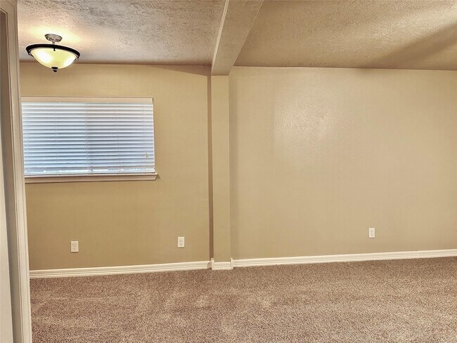 Building Photo - 239 Ridgewood Dr