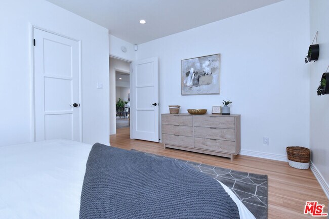 Building Photo - 6167 Costello Ave