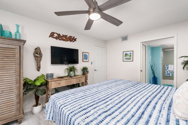 Building Photo - 134 E Huisache St