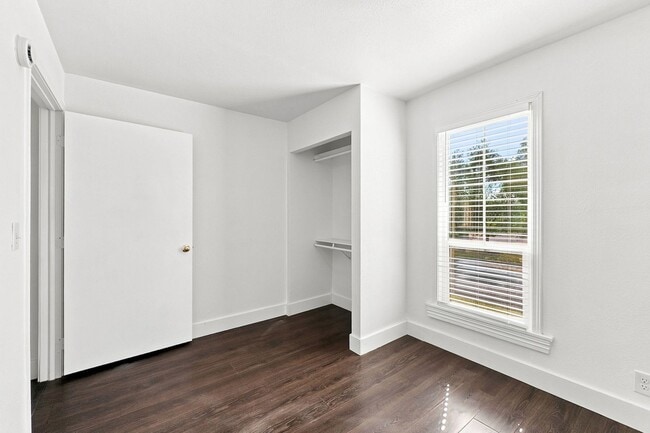 Building Photo - 2440 B Ave