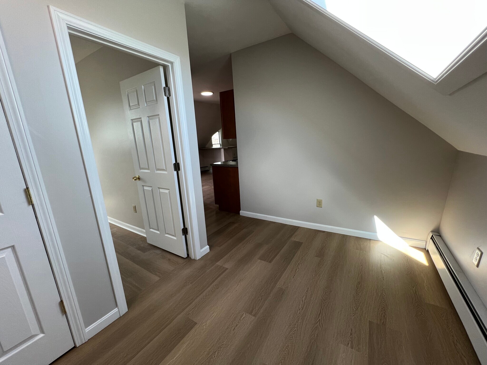 Building Photo - 981 Valley St