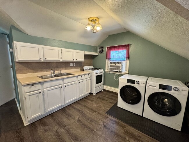 Building Photo - Adorable 1+ Bedroom in Nokomis Available Now!