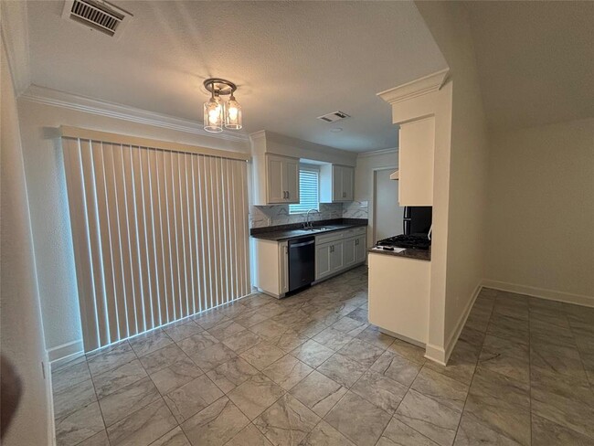 Building Photo - 6801 Star Dr