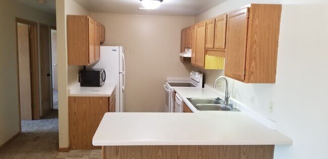 Building Photo - 2200 Sylvan Way