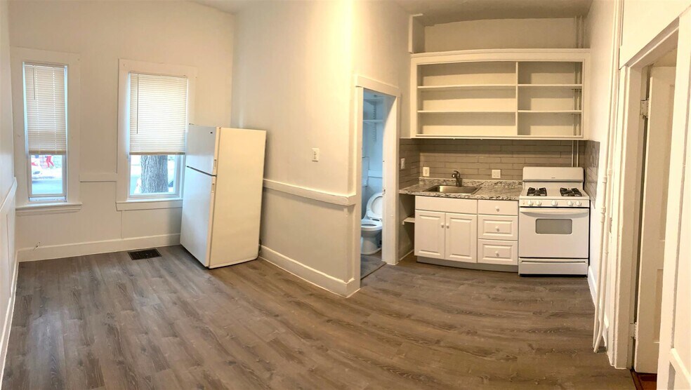 Building Photo - 150 5th St