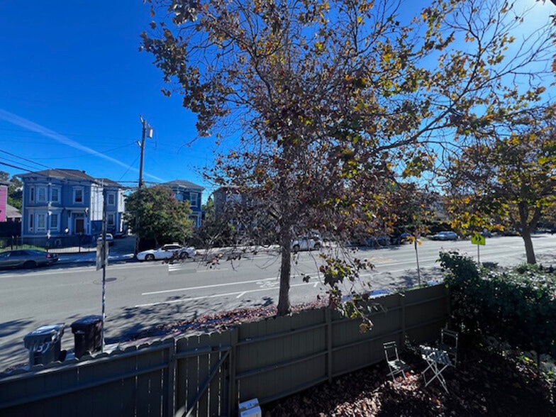 Building Photo - 1039 Peralta St