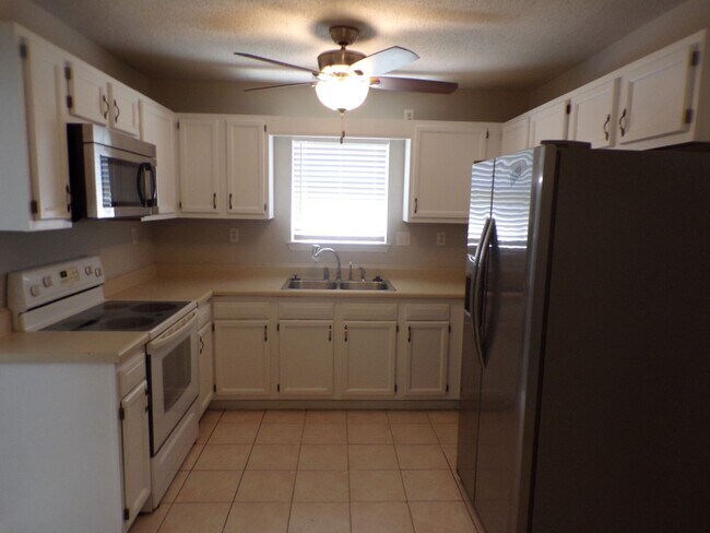 Building Photo - 1019 Furia Dr
