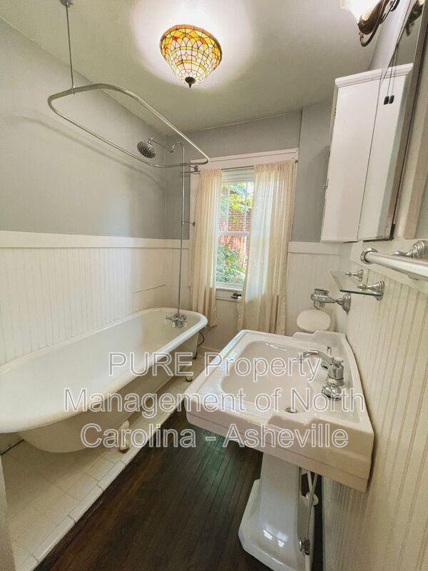 Building Photo - 109 Forest Hill Dr