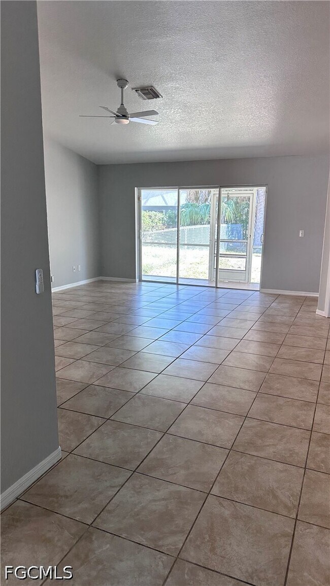 Building Photo - 213 SE 24th Ave