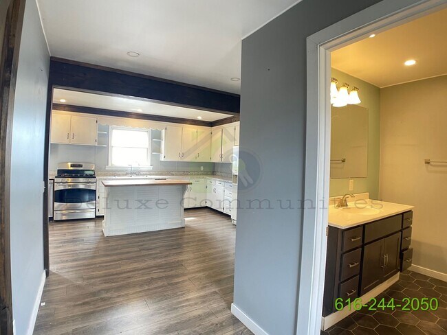 Building Photo - 3 Bedroom (with an extra room) Home Available in Marne, MI