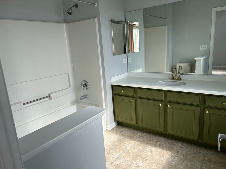 Building Photo - 3747 Pope Ct
