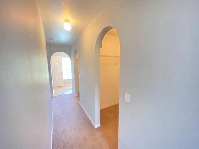 Building Photo - Beautiful 4B/3.5B/2 Car Garage 2-Story Home!