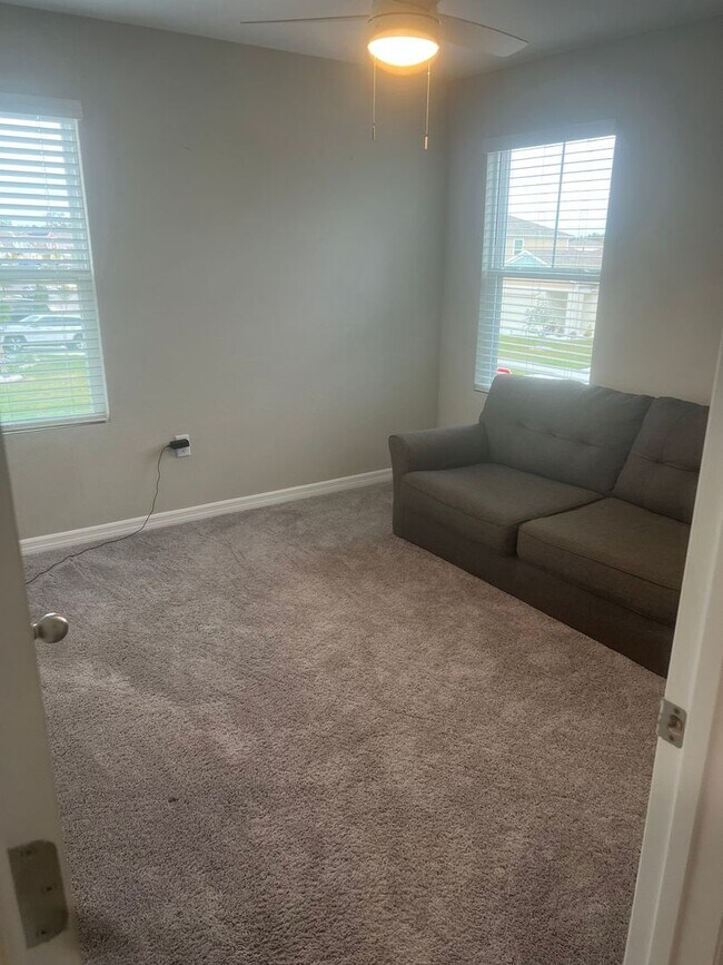 Building Photo - Spacious 5BR House in Winter Haven