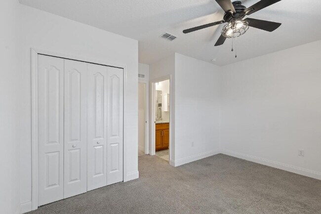 Building Photo - CLOSE TO EVERYTHING!