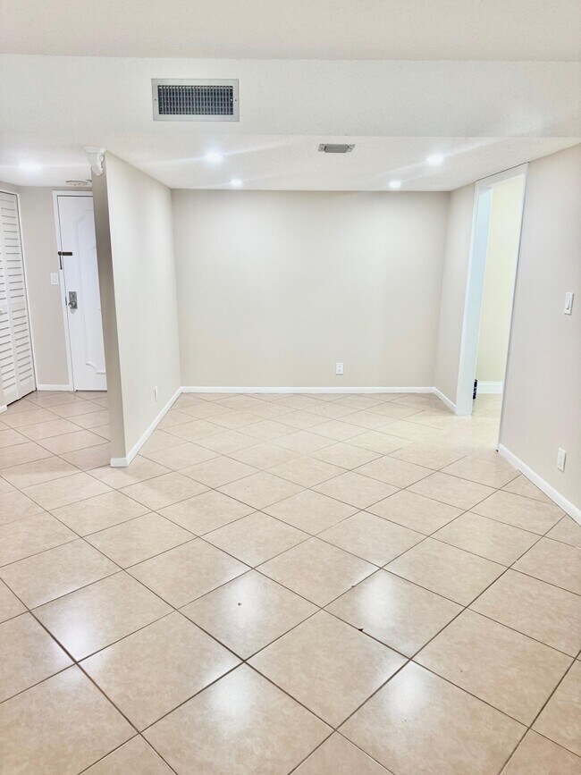 Building Photo - 10777 W Sample Rd