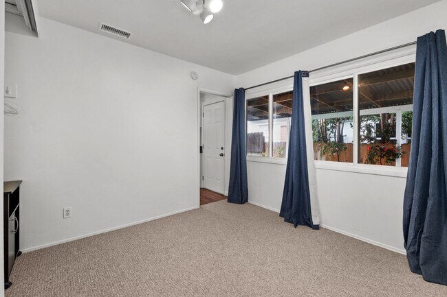 Building Photo - 6233 Hobart St