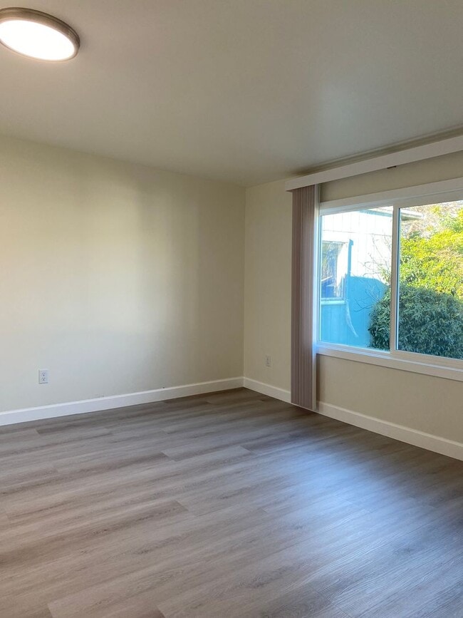 Building Photo - 1711 Bridge Ave