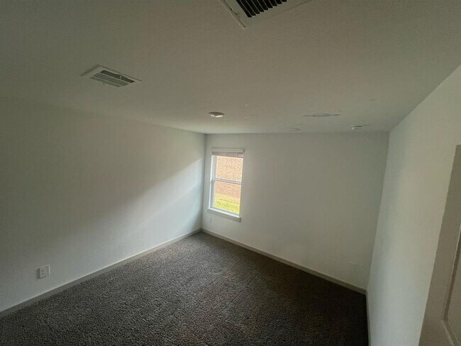 Building Photo - 7915 Murciana Dr
