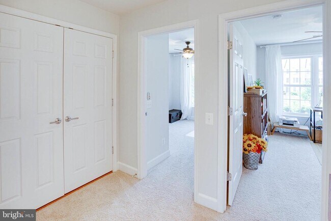 Building Photo - 14633 Weeburn Way