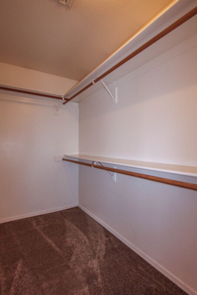 Building Photo - 6200 N Rockland Dr
