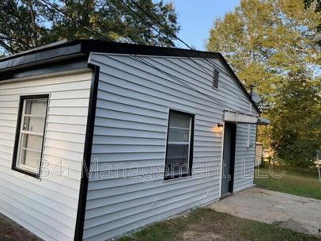 Building Photo - 324 Mays Ave
