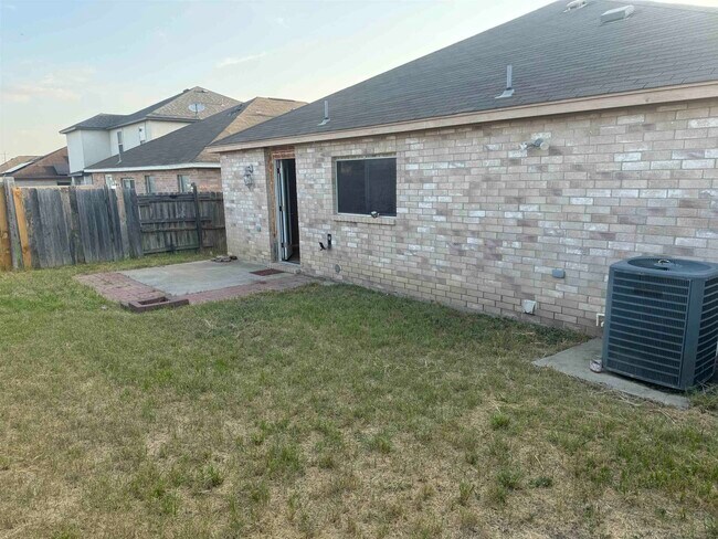 Building Photo - 516 Valdosa Dr