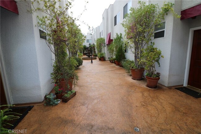 Building Photo - 14631 Dickens St