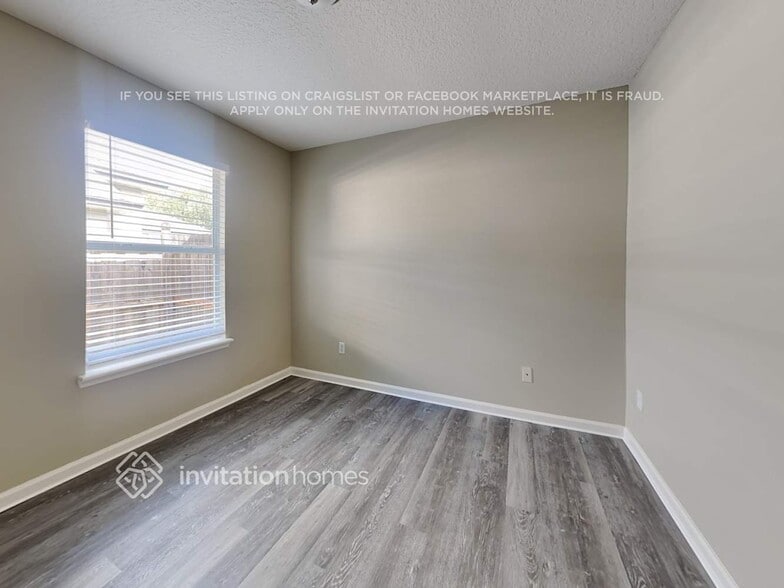 Building Photo - 1672 Northglen Cir